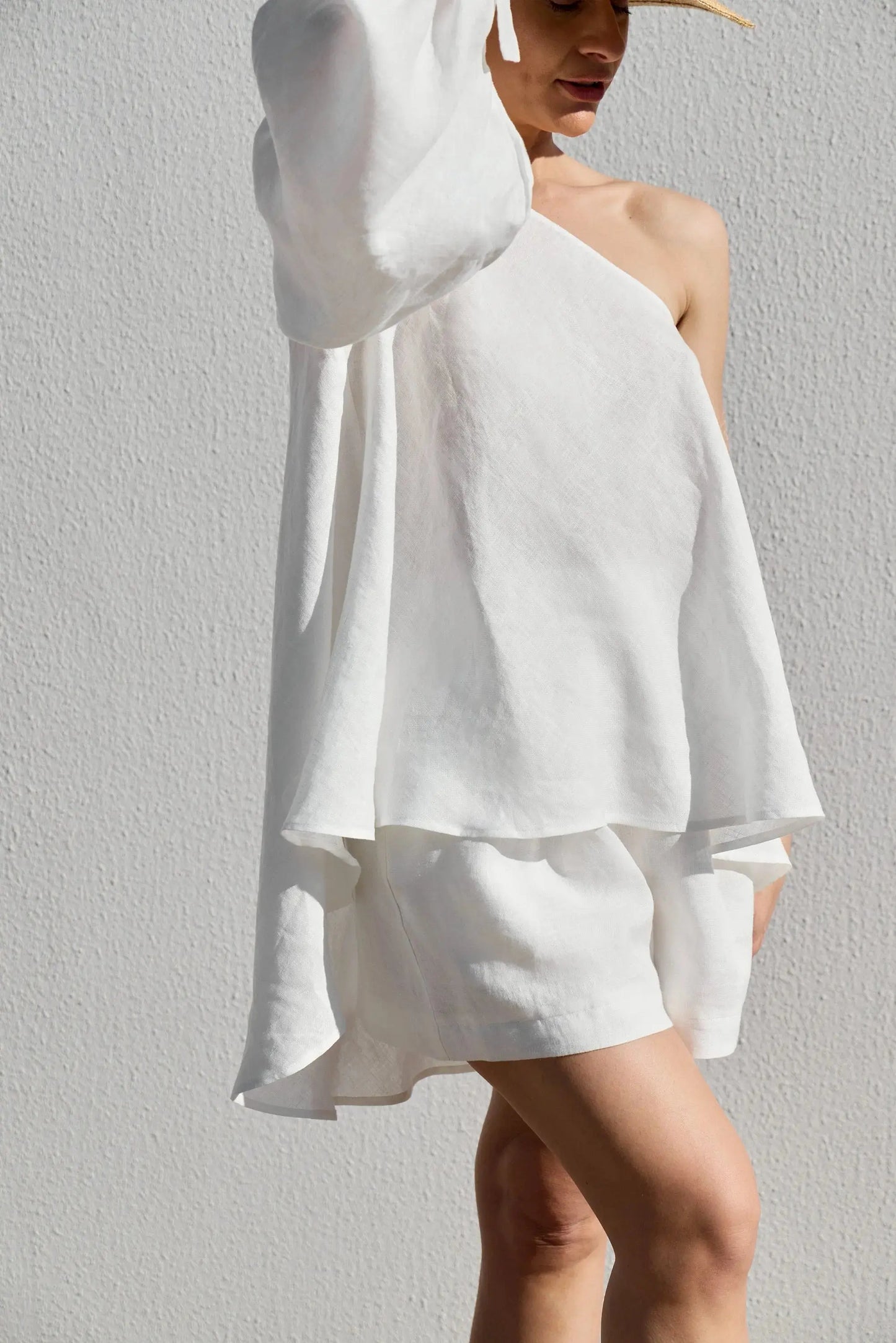 White Relaxed Shorts Isabella Longginou